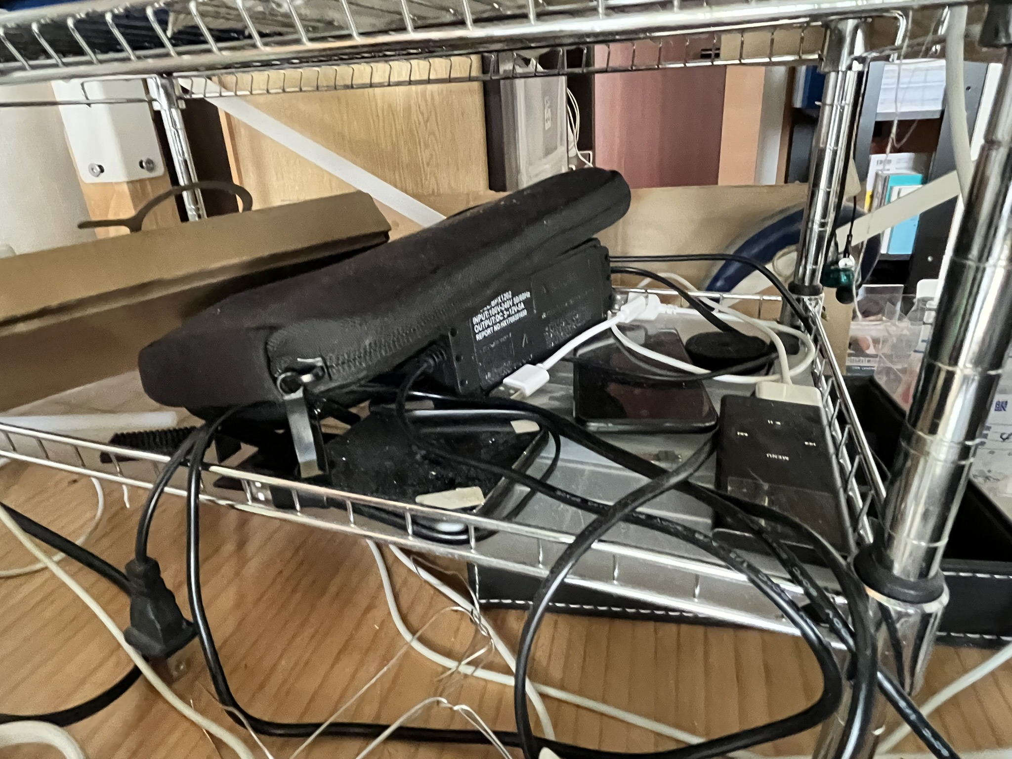 iPodやQi充電器など